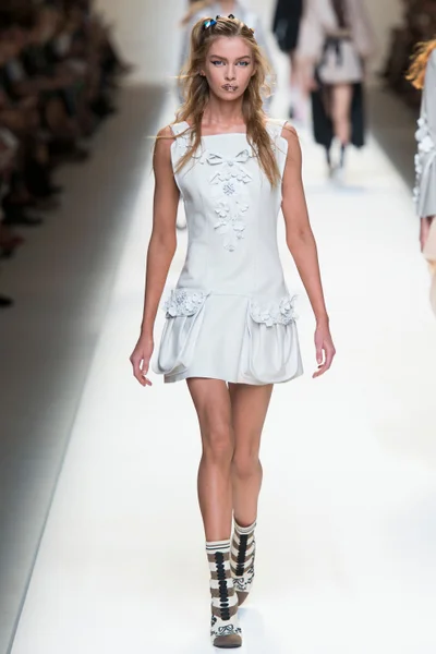 Look 28